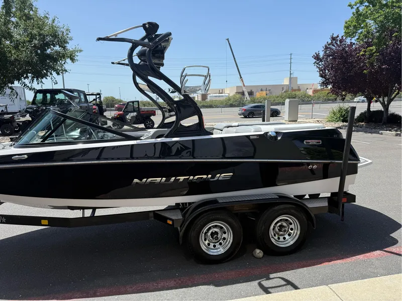 Slide: The Image of Nautique Sport Nautique 200 2012 - 16