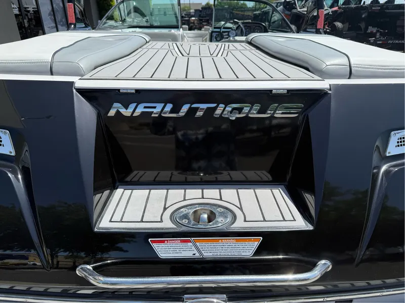 Slide: The Image of Nautique Sport Nautique 200 2012 - 9