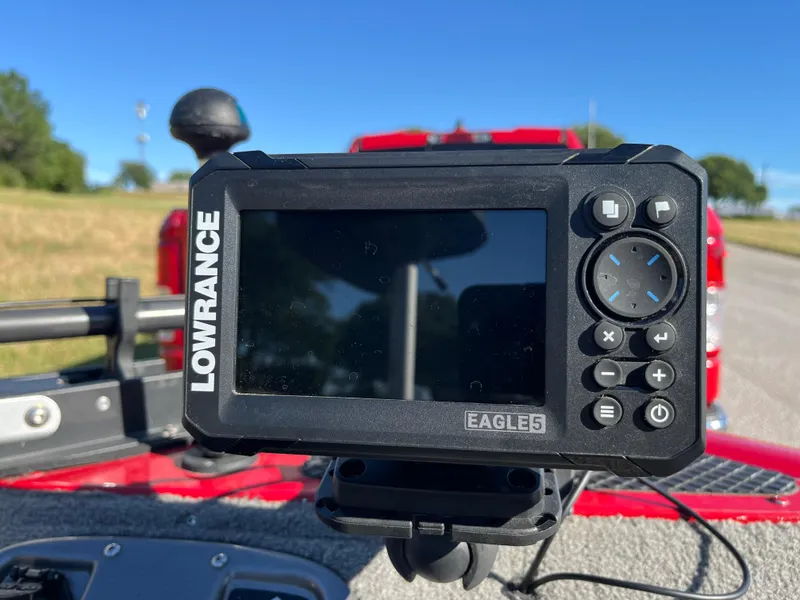 Slide: The Image of Lowrance Eagle 5 fish finder on 2012 Tracker Pro Team 175 TXW boat. - 31