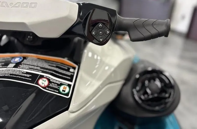 Slide: The Image of Sea-Doo GTI™ SE 130 iBR Tech, Audio, iDF, iBR 2025 - 5
