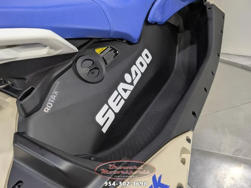 Slide: The Image of Sea-Doo Wake 170 2025 - 10