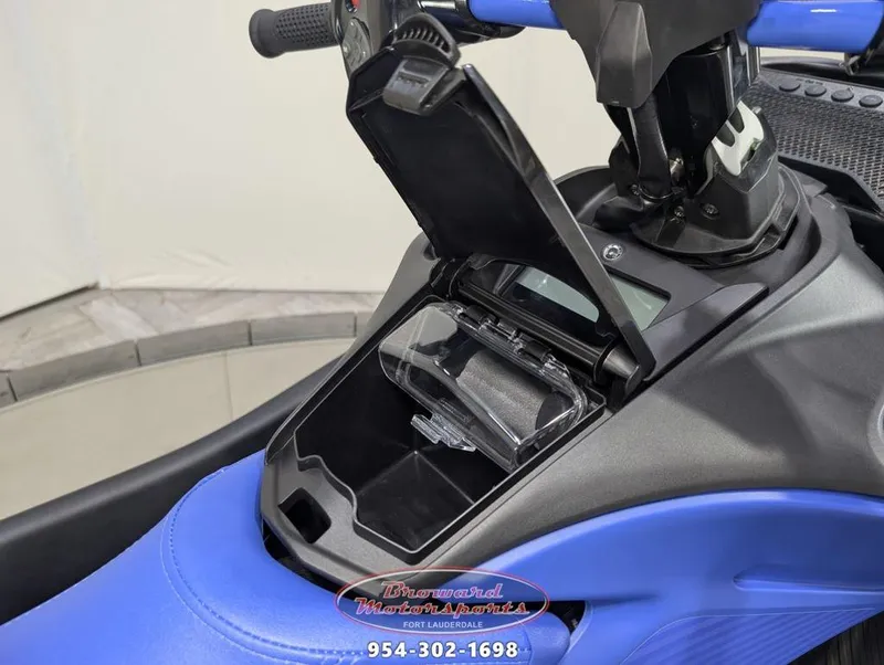 Slide: The Image of Sea-Doo Wake 170 2025 - 12