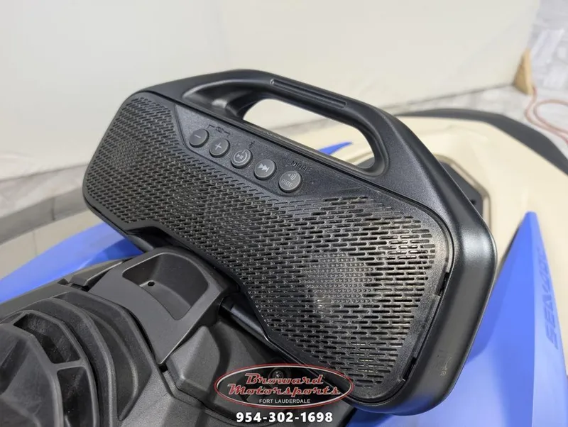 Slide: The Image of Sea-Doo Wake 170 2025 - 13