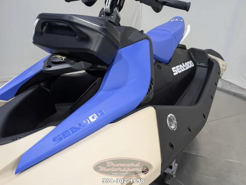 Slide: The Image of Sea-Doo Wake 170 2025 - 15