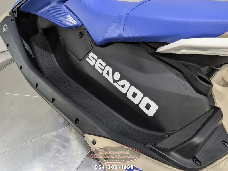 Slide: The Image of Sea-Doo Wake 170 2025 - 16