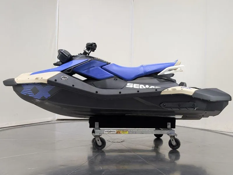 Slide: The Image of Sea-Doo Wake 170 2025 - 30