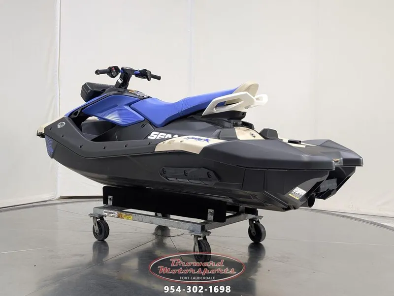 Slide: The Image of Sea-Doo Wake 170 2025 - 5