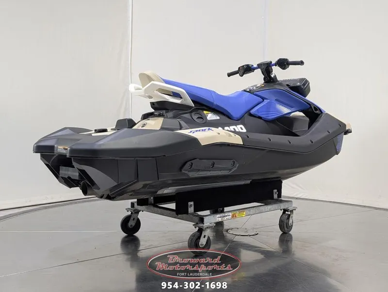 Slide: The Image of Sea-Doo Wake 170 2025 - 6
