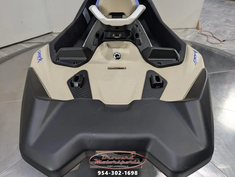 Slide: The Image of Sea-Doo Wake 170 2025 - 8