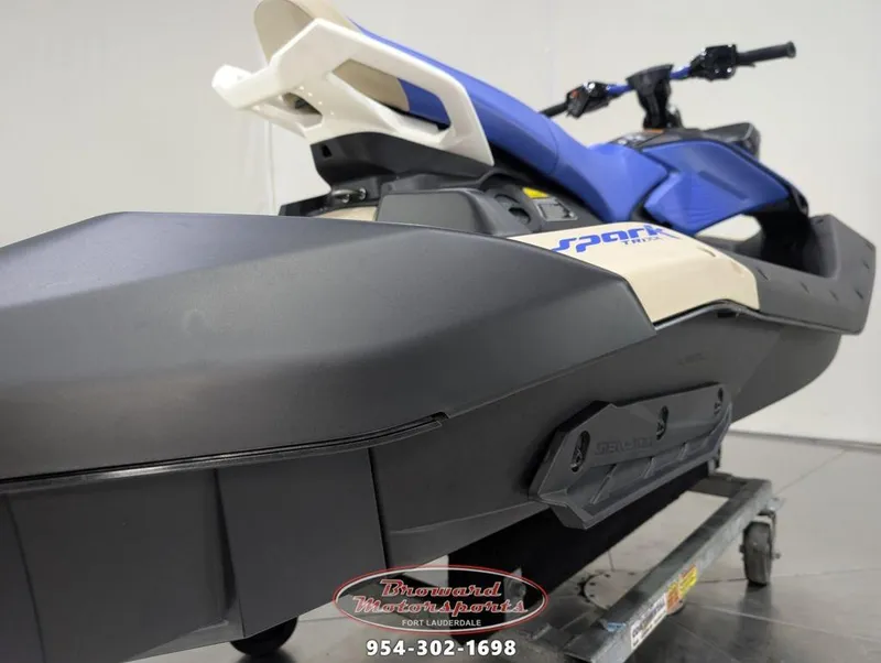 Slide: The Image of Sea-Doo Wake 170 2025 - 9