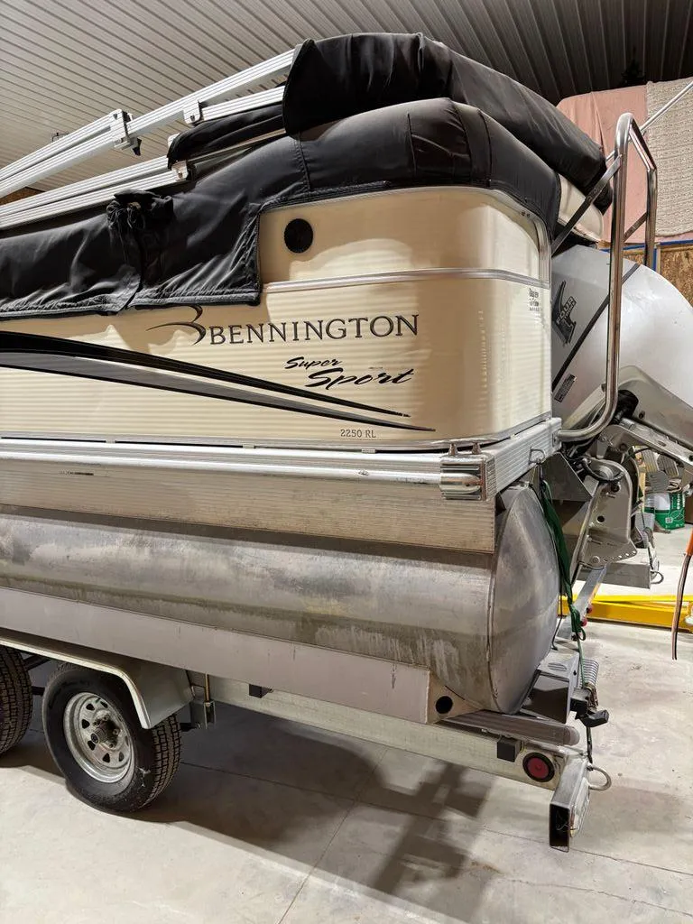 Slide: The Image of Bennington Pontoon 2007 - 0