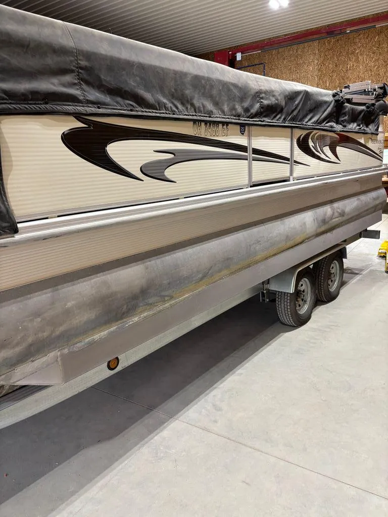 Slide: The Image of Bennington Pontoon 2007 - 3