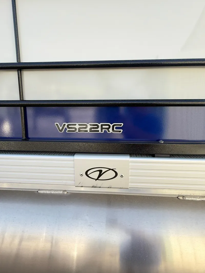 Slide: The Image of Veranda VS22RC Tri-Toon 2025 - 12