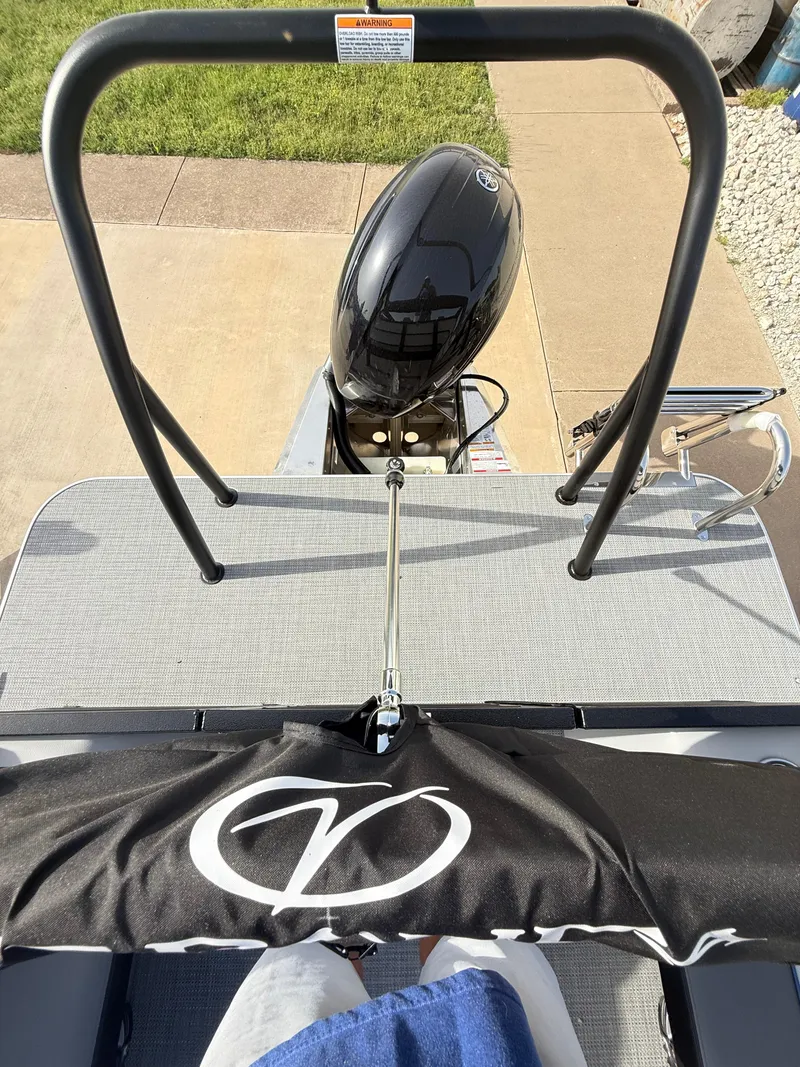 Slide: The Image of Veranda VS22RC Tri-Toon 2025 - 16