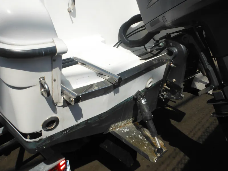 Slide: The Image of 2002 Robalo R235 Walkaround boat stern with ladder and motor mount. - 10