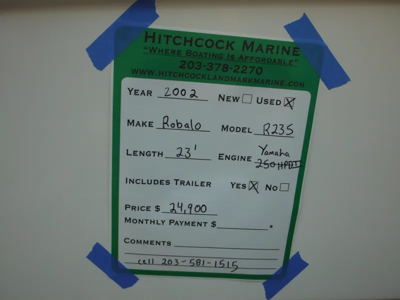 Slide: The Image of 2002 Robalo R235 Walkaround for sale, 23' length, Yamaha 250HP, includes trailer, $24,900. - 4