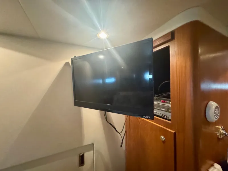 Slide: The Image of Flat-screen TV in 1999 Bayliner 5288 Pilot House Motoryacht interior. - 31