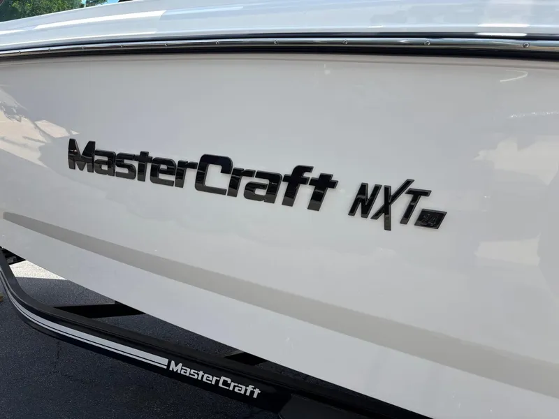 Slide: The Image of MasterCraft NXT 24 2022 - 18