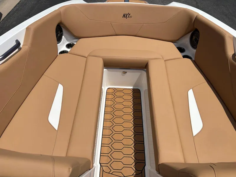 Slide: The Image of MasterCraft NXT 24 2022 - 8