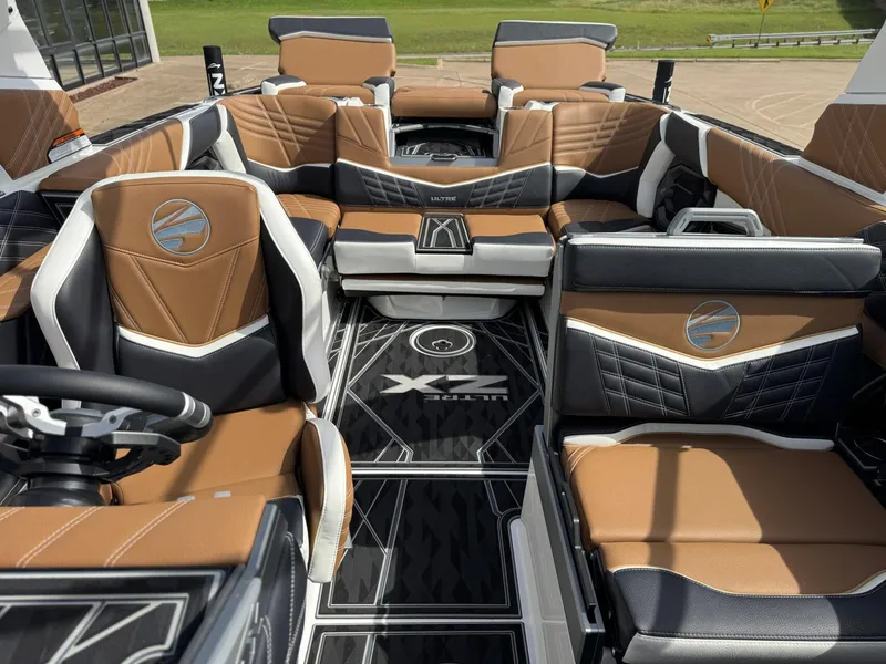 Slide: The Image of Tigé 23ZX Ultre' 2025 - 10