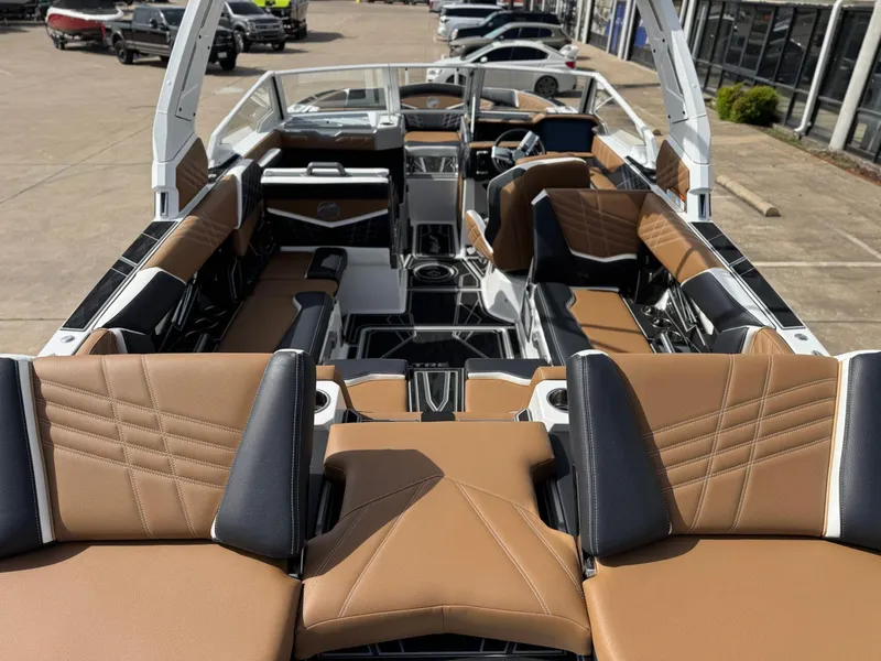 Slide: The Image of Tigé 23ZX Ultre' 2025 - 11