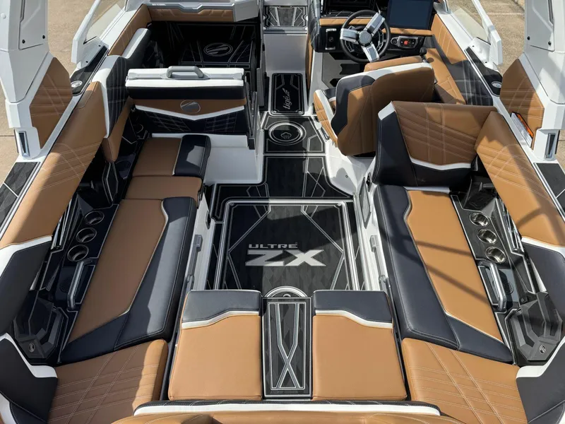 Slide: The Image of Tigé 23ZX Ultre' 2025 - 12