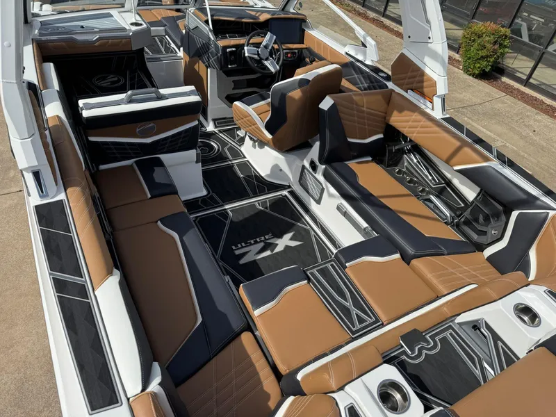 Slide: The Image of Tigé 23ZX Ultre' 2025 - 14