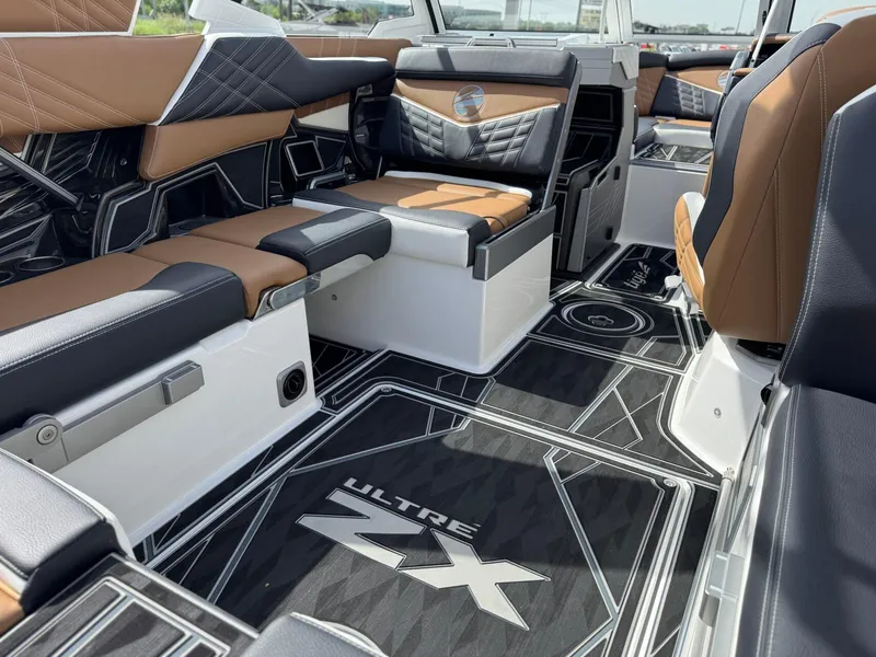 Slide: The Image of Tigé 23ZX Ultre' 2025 - 15