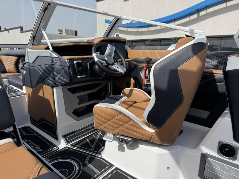 Slide: The Image of Tigé 23ZX Ultre' 2025 - 17