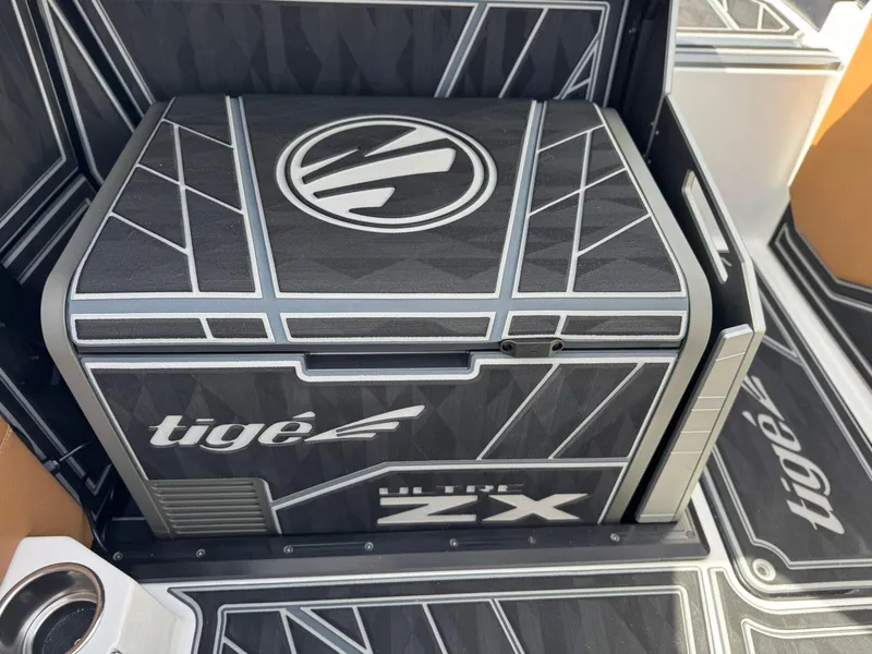 Slide: The Image of Tigé 23ZX Ultre' 2025 - 21