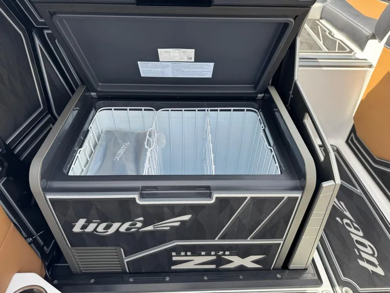 Slide: The Image of Tigé 23ZX Ultre' 2025 - 22