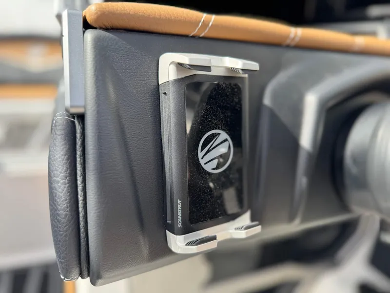 Slide: The Image of Tigé 23ZX Ultre' 2025 - 24