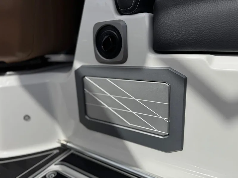 Slide: The Image of Tigé 23ZX Ultre' 2025 - 26