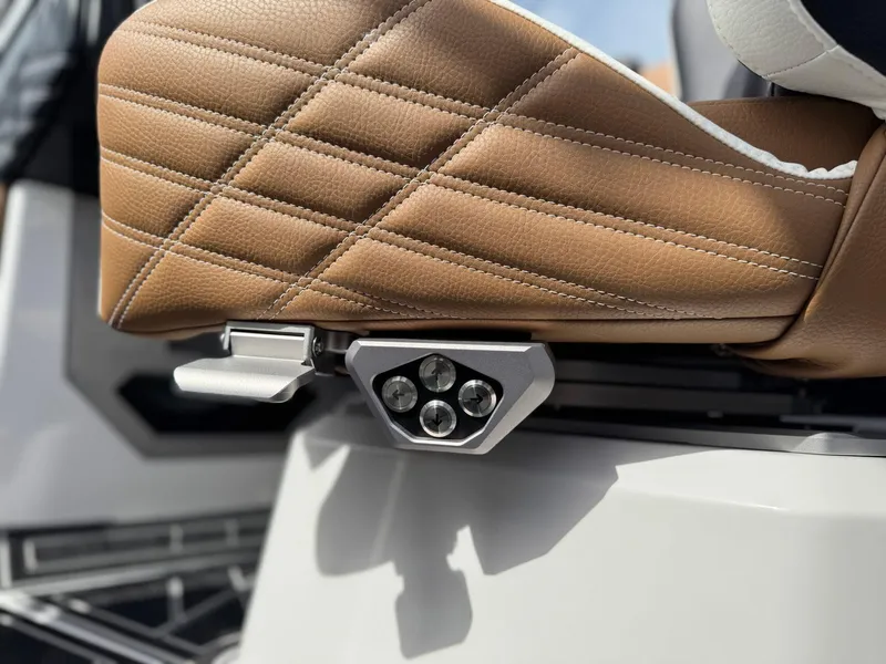 Slide: The Image of Tigé 23ZX Ultre' 2025 - 27