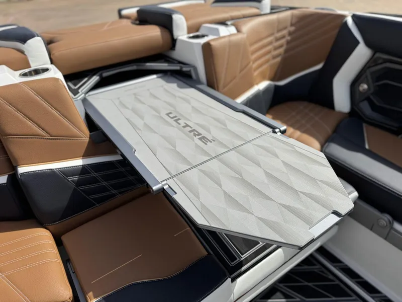 Slide: The Image of Tigé 23ZX Ultre' 2025 - 29