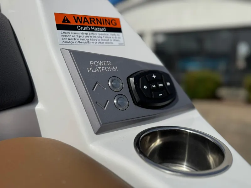 Slide: The Image of Tigé 23ZX Ultre' 2025 - 31