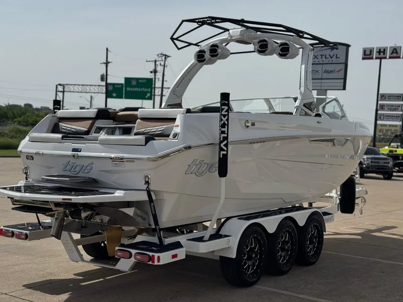 Slide: The Image of Tigé 23ZX Ultre' 2025 - 4