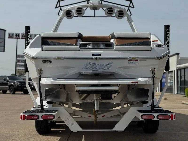 Slide: The Image of Tigé 23ZX Ultre' 2025 - 5