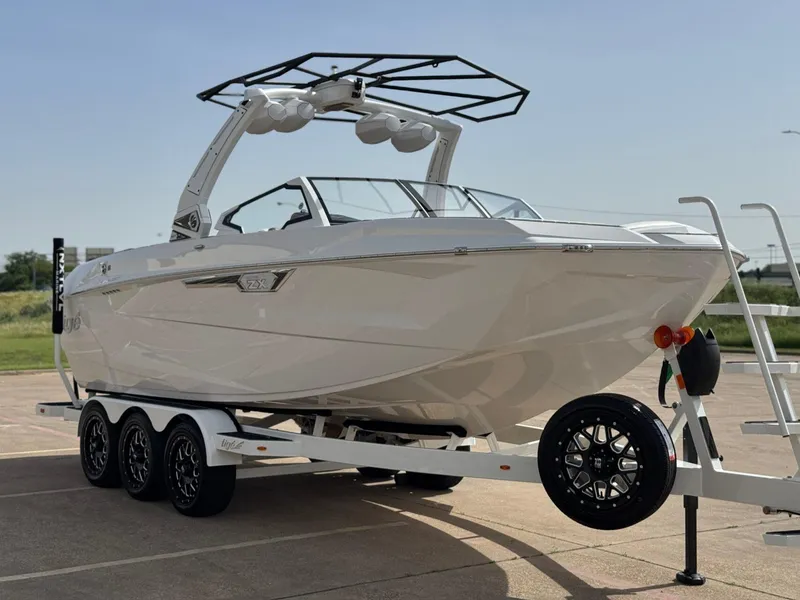 Slide: The Image of Tigé 23ZX Ultre' 2025 - 6