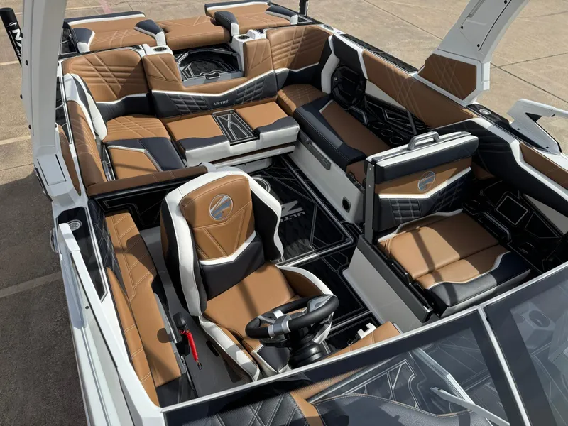 Slide: The Image of Tigé 23ZX Ultre' 2025 - 8