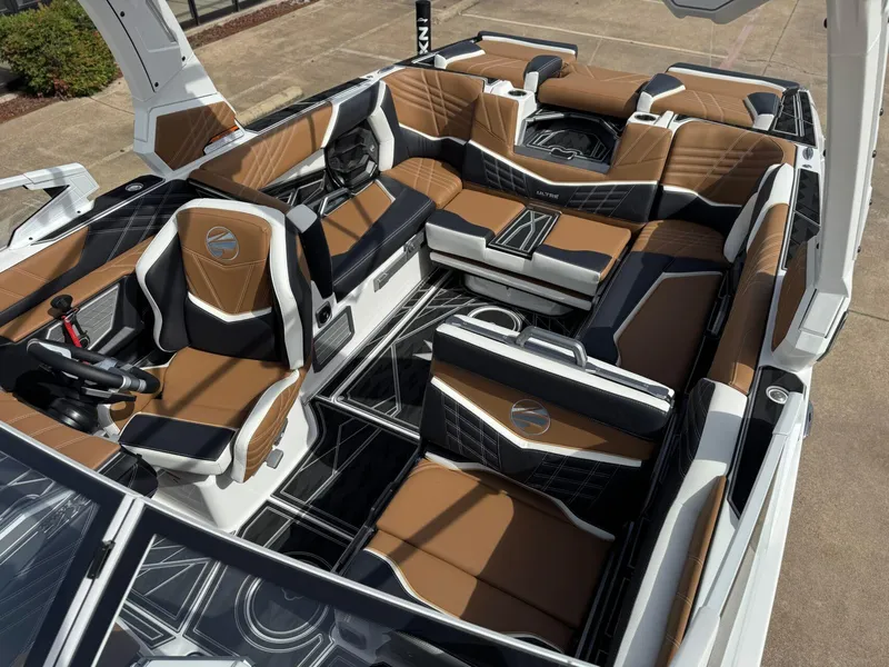 Slide: The Image of Tigé 23ZX Ultre' 2025 - 9