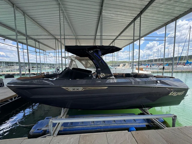 Slide: The Image of Tigé Ultré 25ZX 2025 - 2