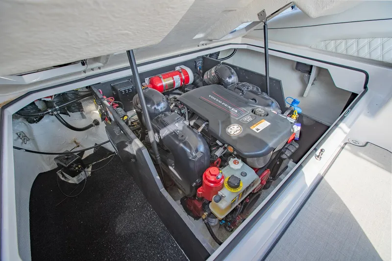 Slide: The Image of Gen 5 Volvo Penta. 350HP on the Closed Loop 5.3 Block - 32