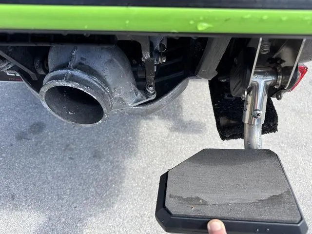 Slide: The Image of 2018 Yamaha WaveRunner EX rear view with exhaust and step platform. - 8