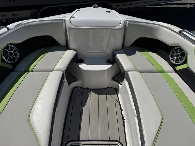 Slide: The Image of Yamaha 212XE 2021 - 10