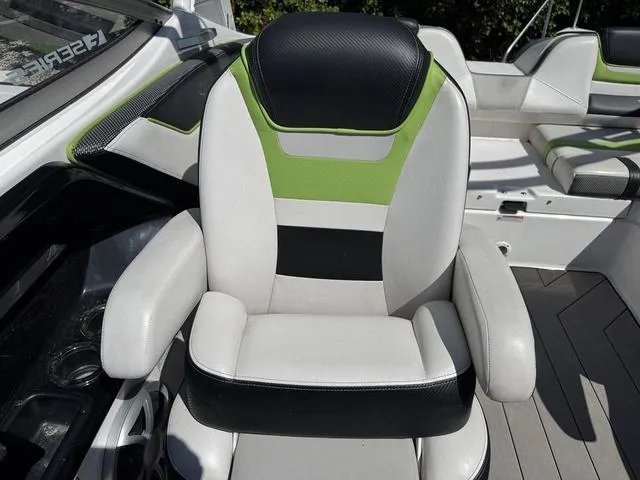 Slide: The Image of Yamaha 212XE 2021 - 24