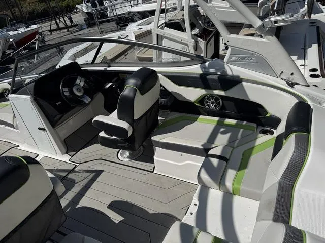 Slide: The Image of Yamaha 212XE 2021 - 6