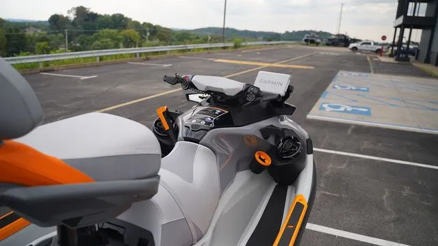 Slide: The Image of Sea-Doo FishPro Sport 170 2025 - 12