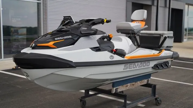 Slide: The Image of Sea-Doo FishPro Sport 170 2025 - 6