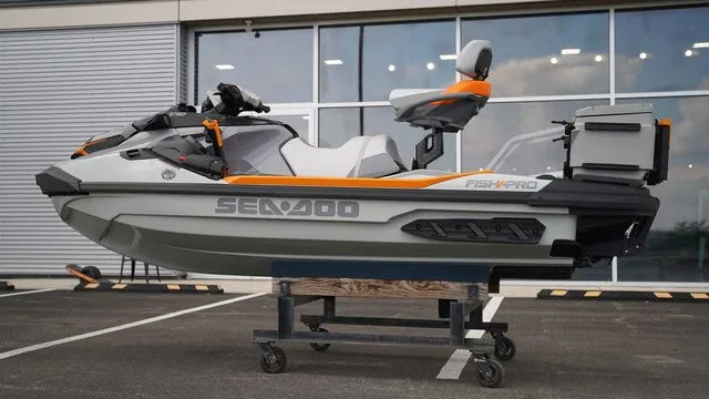 Slide: The Image of Sea-Doo FishPro Sport 170 2025 - 7